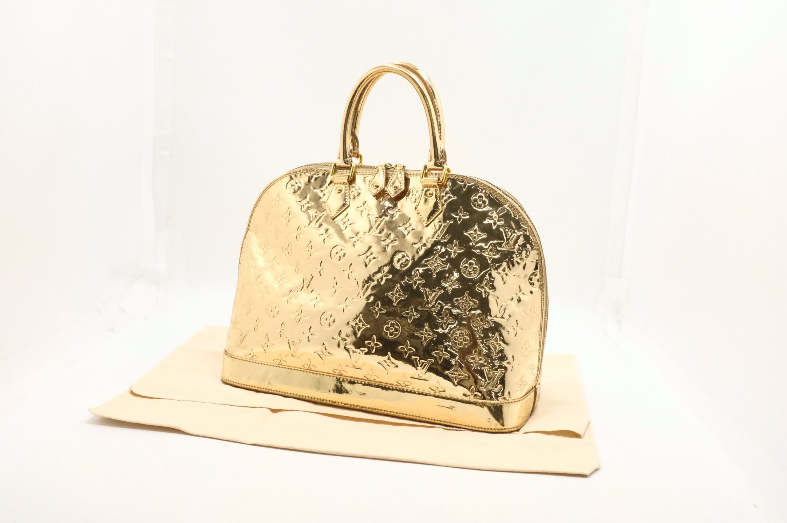 Louis Vuitton Alma GM in Gold Vernis Leather
